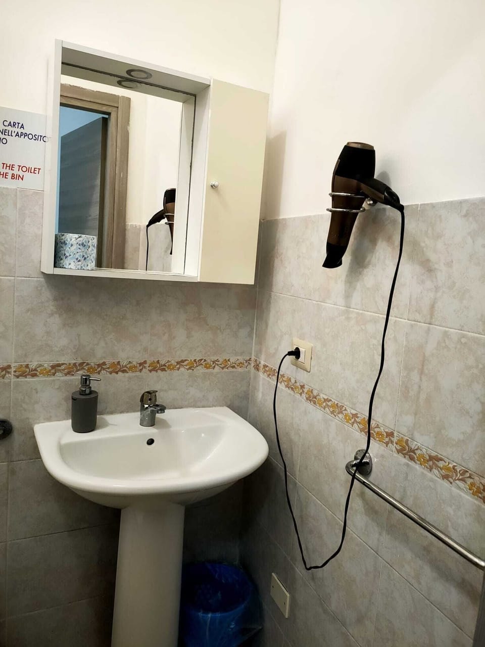 Classic Double Room | Bathroom | Hair dryer, bidet, towels, shampoo