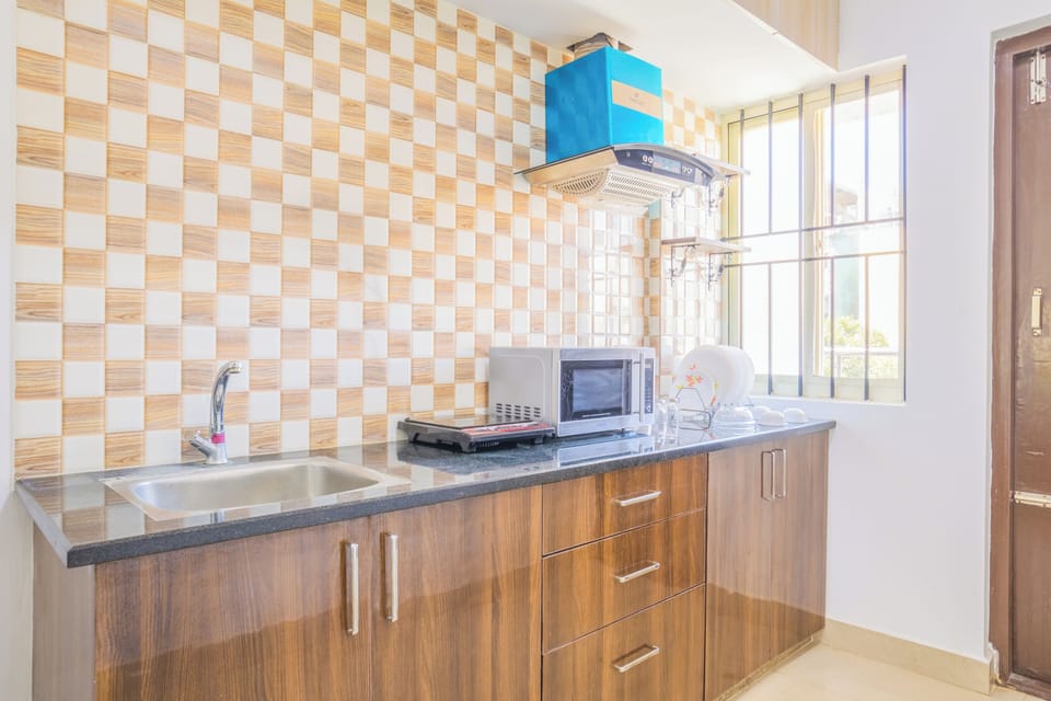 Studio, City View | Private kitchenette | Fridge, microwave, oven, cookware/dishes/utensils