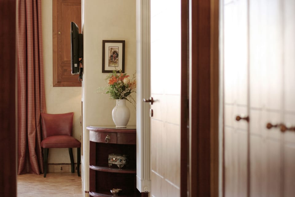 Deluxe Room, Garden View | Pillowtop beds, minibar, in-room safe, desk