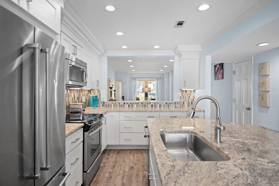 Condo, 2 Bedrooms | Private kitchen | Coffee/tea maker, fridge, oven, electric kettle