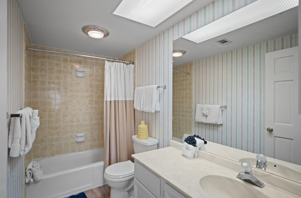 High Tides And High Proof 105 2 Bedroom Condo Apartment in Miramar Beach