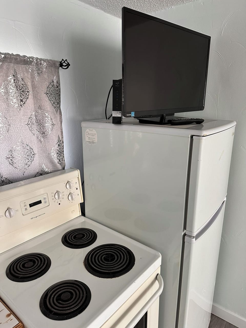 Standard Suite, 1 Bedroom (Kitchen ) | Private kitchen | Fridge, microwave, coffee/tea maker