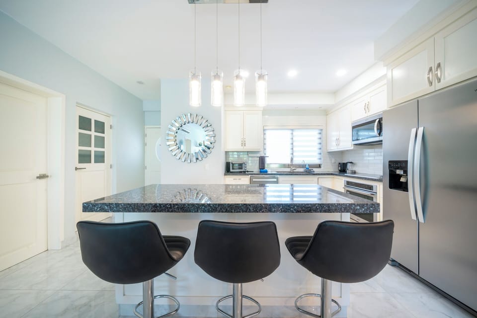 Deluxe Condo, Balcony, Garden View | Private kitchen | Electric kettle