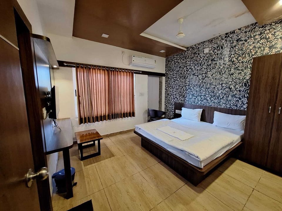 Deluxe Room | Desk, laptop workspace, free WiFi
