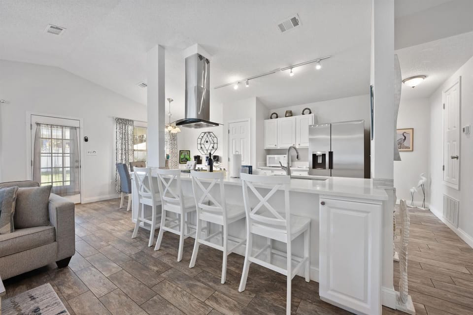 House, Multiple Beds (Happy Horizons) | Private kitchen | Oven, cookware/dishes/utensils