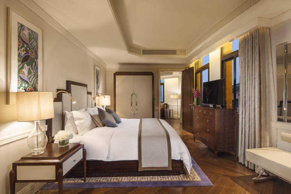 Ultra Sassy Double Suite | Premium bedding, in-room safe, desk, laptop workspace