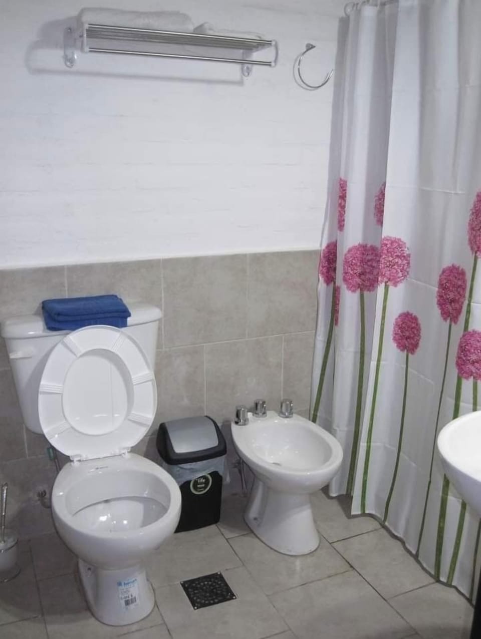 Standard Apartment, Mountain View | Bathroom | Free toiletries, hair dryer, bidet, towels