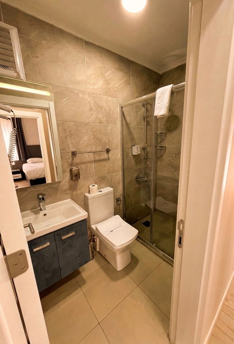 Premium Condo | Bathroom | Shower, free toiletries, hair dryer, towels