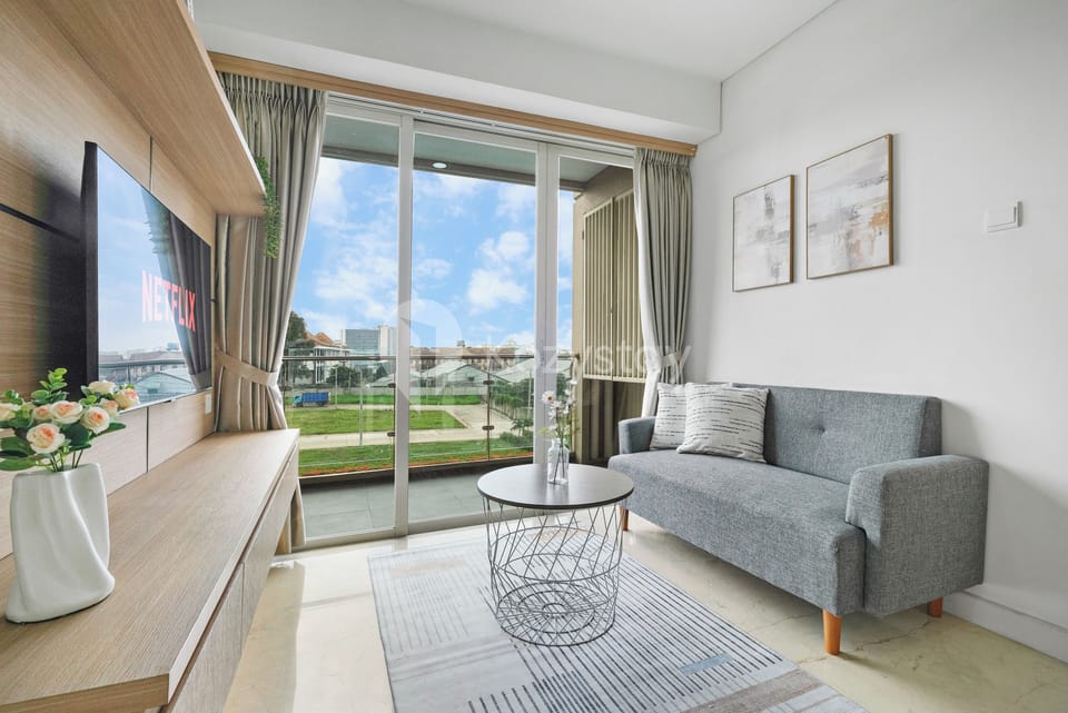 Apartment, 2 Bedrooms, City View | Living area | 43-inch Smart TV with cable channels, Netflix, streaming services