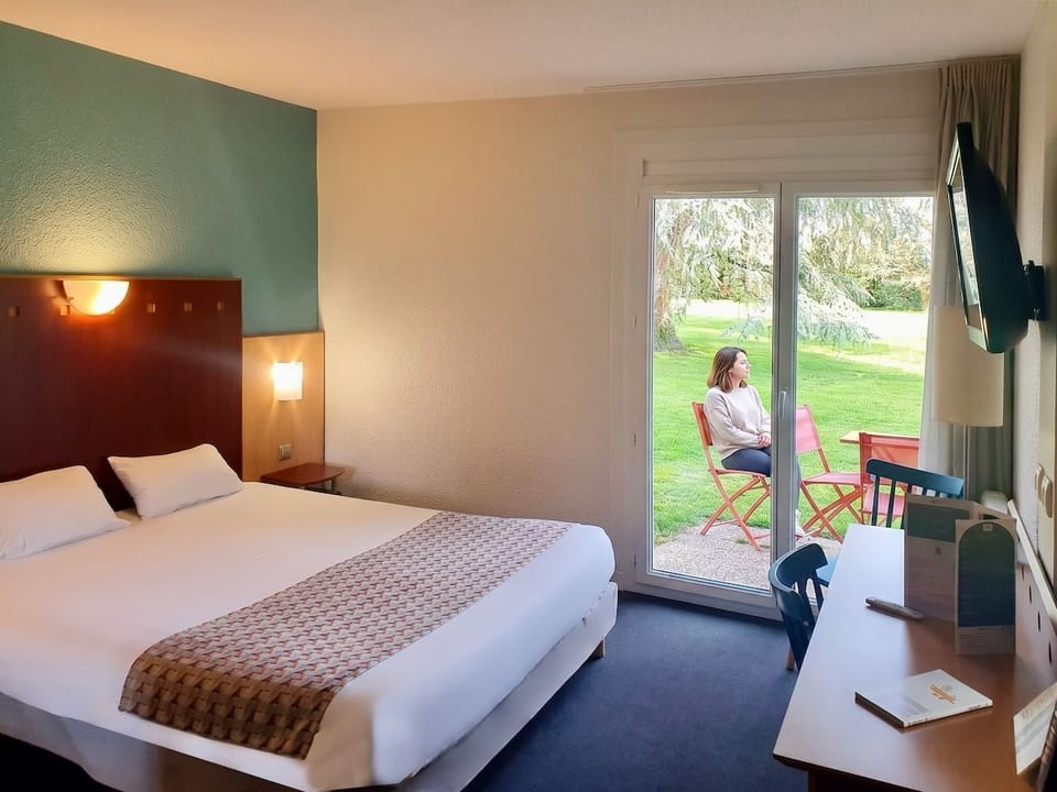 In-room safe, desk, soundproofing, free WiFi