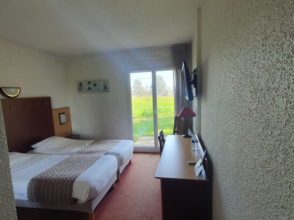 In-room safe, desk, soundproofing, free WiFi
