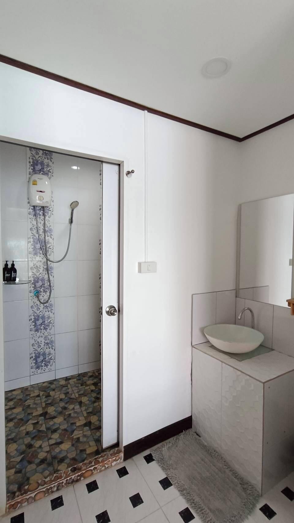 Room, 1 King Bed, Sea View | Bathroom | Shower, towels, soap, shampoo