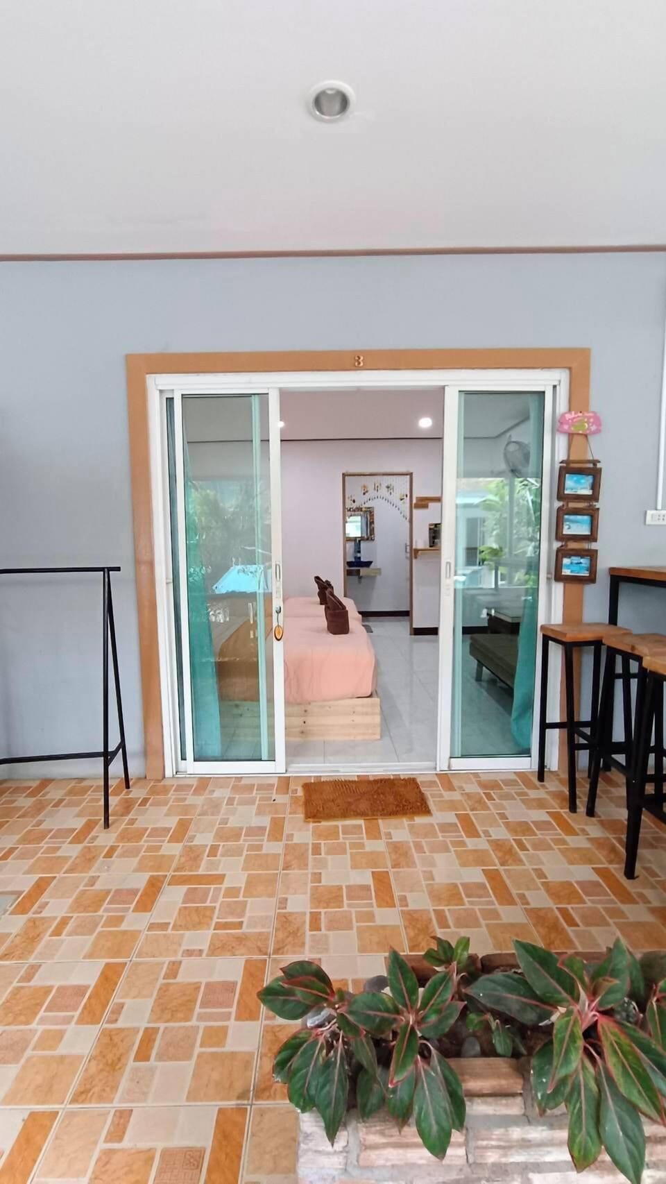 Room, 2 Queen Beds, City View | Living area