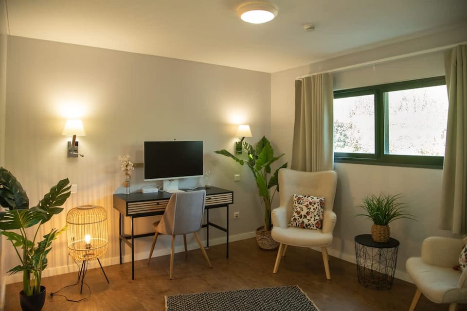House | 4 bedrooms, desk, Internet