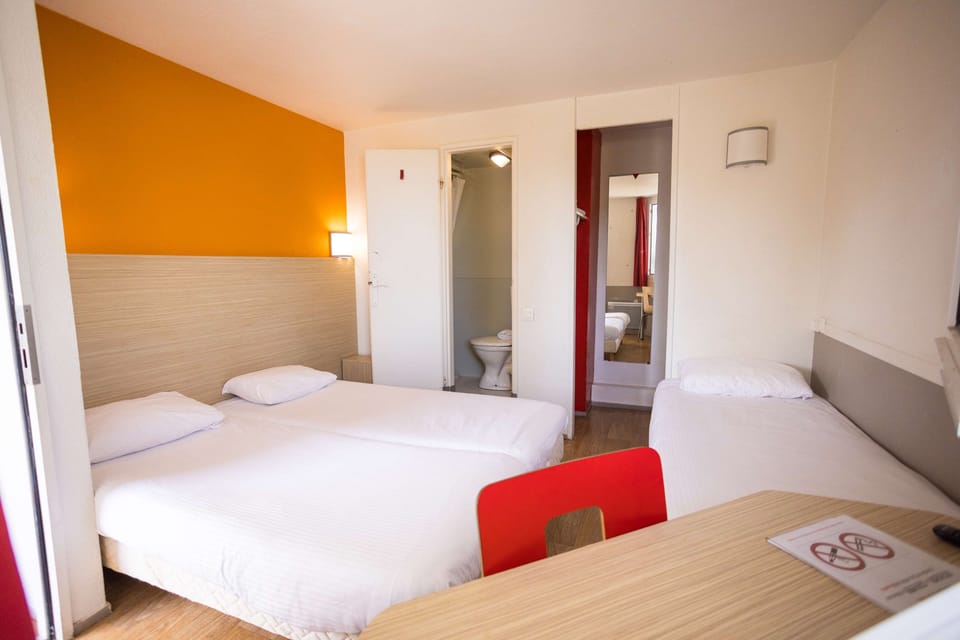 Desk, blackout drapes, free WiFi, bed sheets