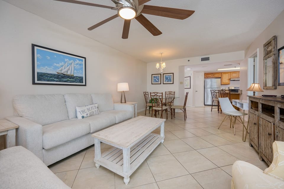 Condo, 2 Bedrooms | Living area