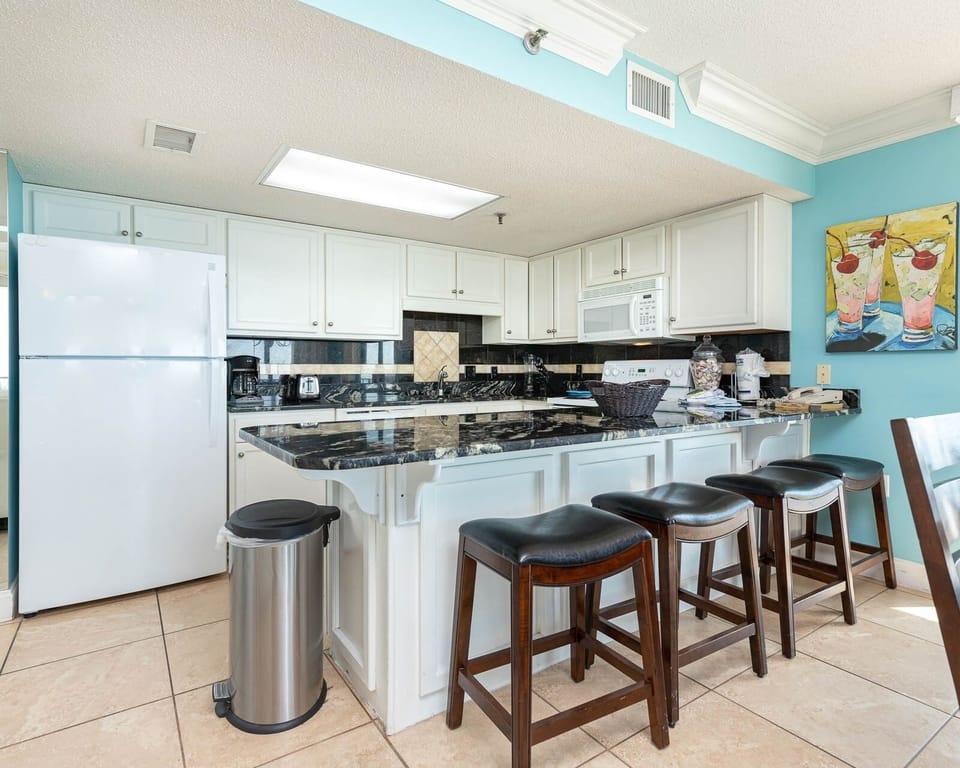 Condo, 3 Bedrooms | Private kitchen | Fridge, oven, coffee/tea maker