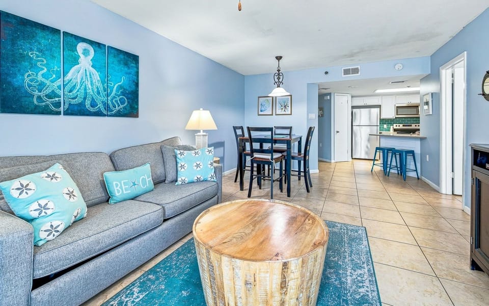 Condo, 2 Bedrooms | Living area
