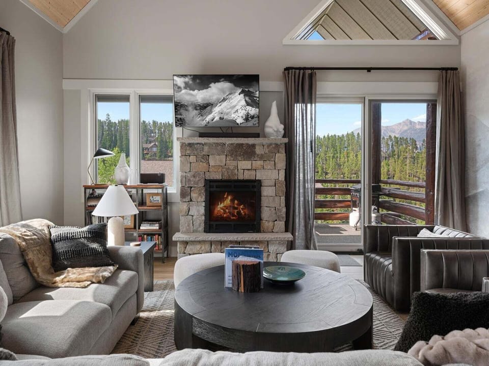 Townhome, 3 Bedrooms | Living area