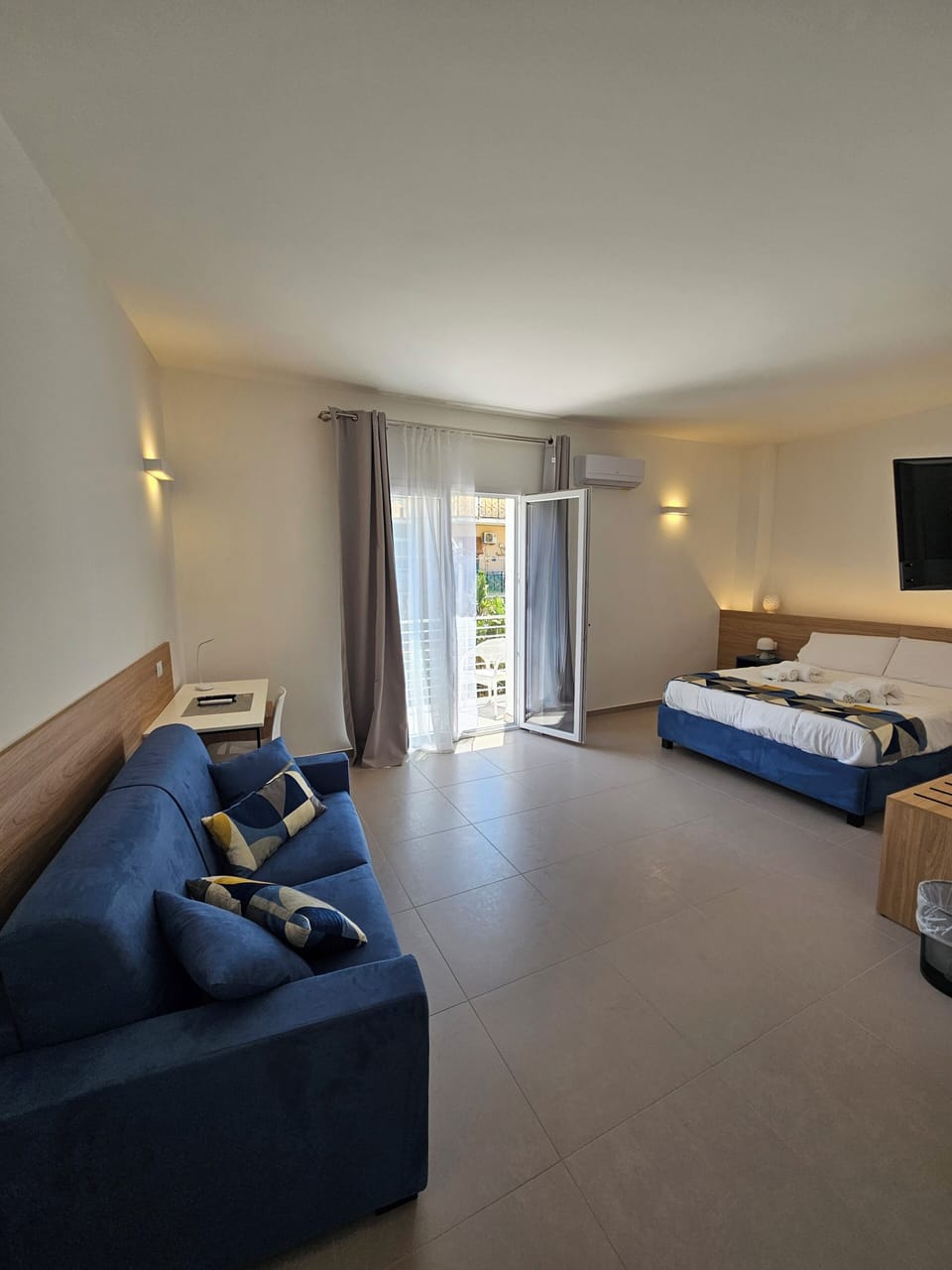 Deluxe Studio Suite, Balcony, City View | Desk, laptop workspace, blackout drapes, soundproofing