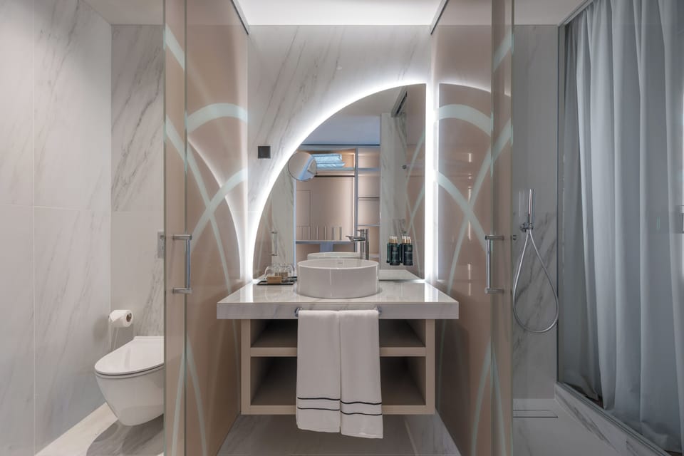 Shower, hair dryer, bathrobes, slippers