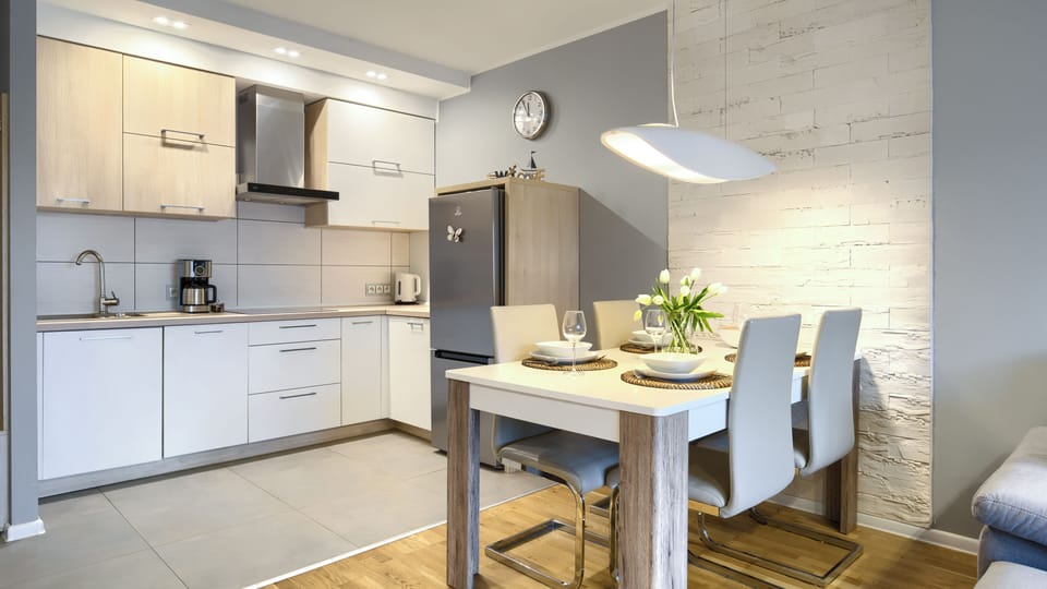 Apartment (19) | Private kitchen | Fridge, stovetop, electric kettle, cookware/dishes/utensils