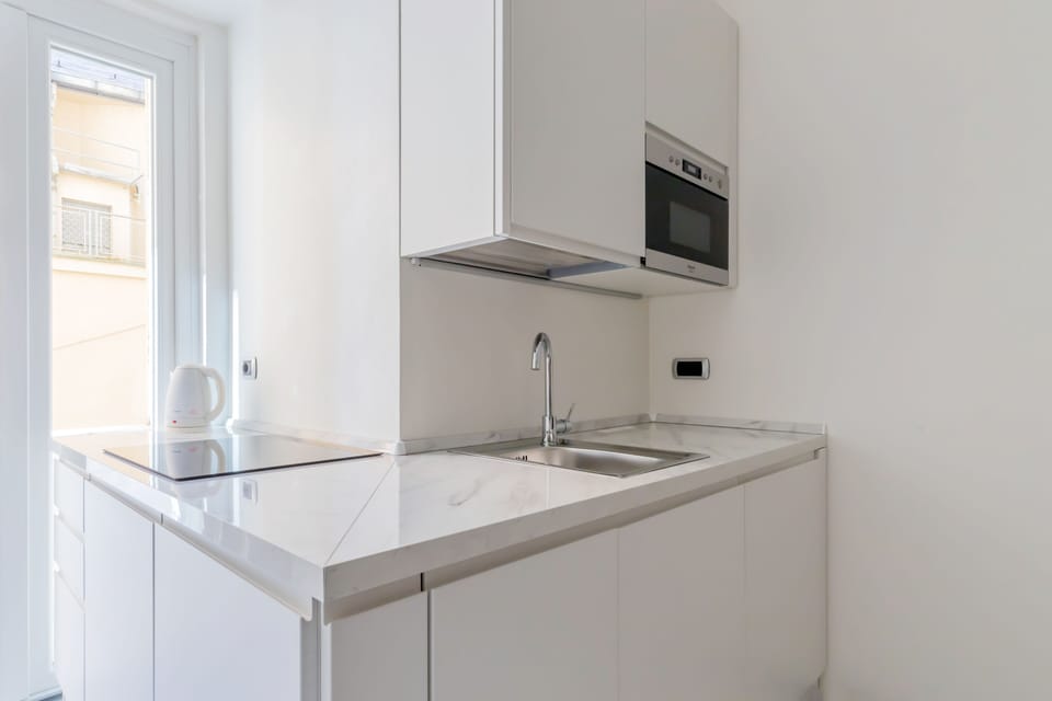 Apartment, 2 Bedrooms, 2 Bathrooms | Private kitchen | Electric kettle, dining tables