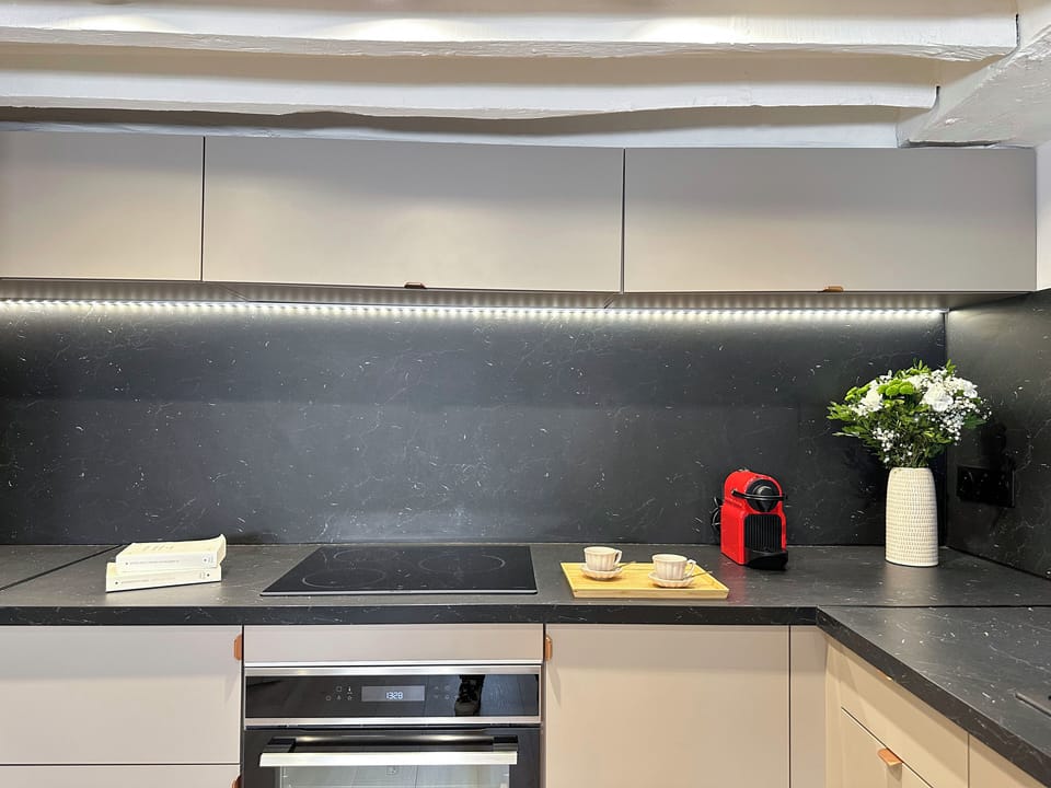 Apartment, Courtyard View | Private kitchen | Full-size fridge, microwave, oven, stovetop