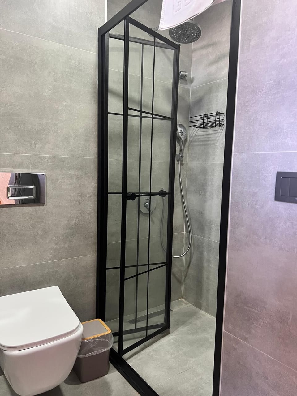 Standard Room, Garden View | Bathroom | Hair dryer, slippers, towels, soap