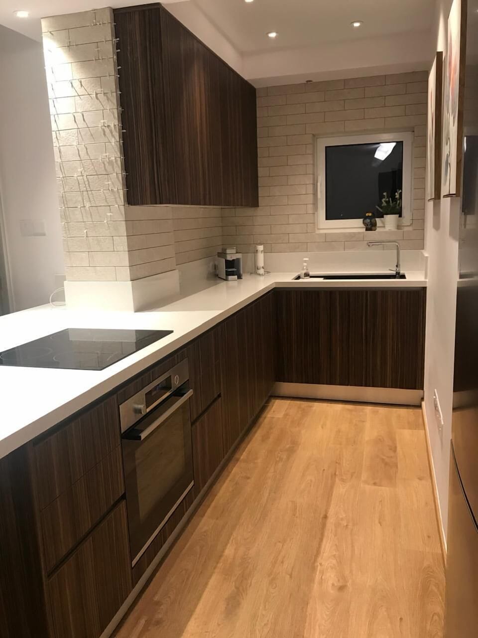 Deluxe Apartment, 1 Queen Bed, Kitchenette, Beach View | Private kitchen