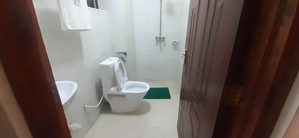 Shower, free toiletries, slippers, towels