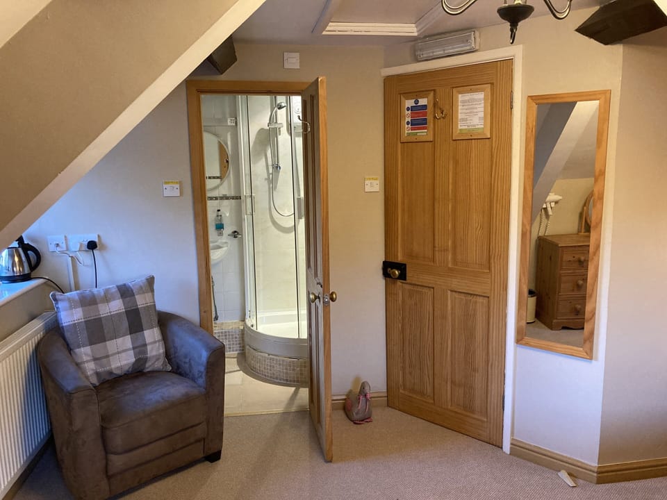Double Room, Ensuite (Room 3)