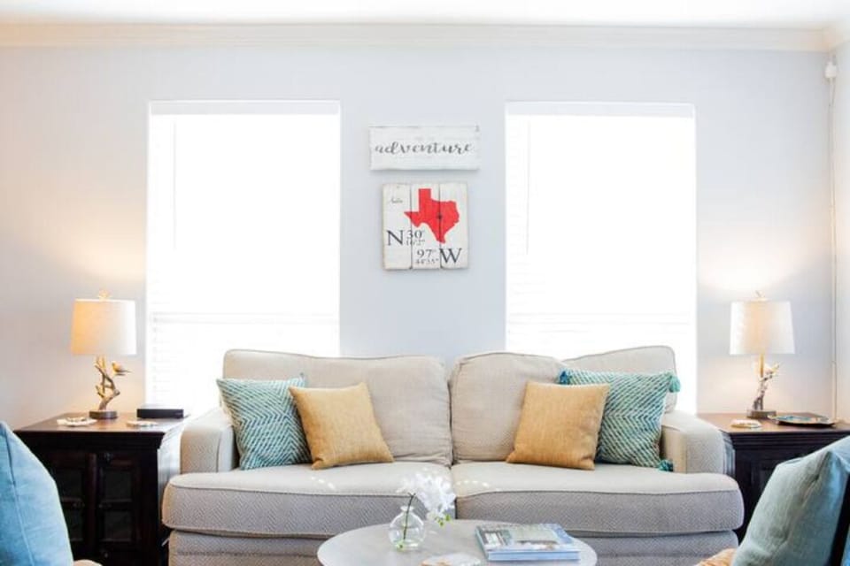 House, 5 Bedrooms, Courtyard View | Living room