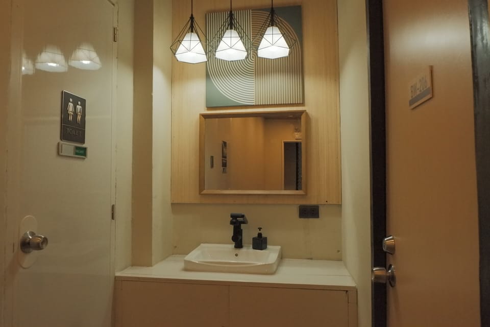 Single Room | Bathroom | Shower, towels