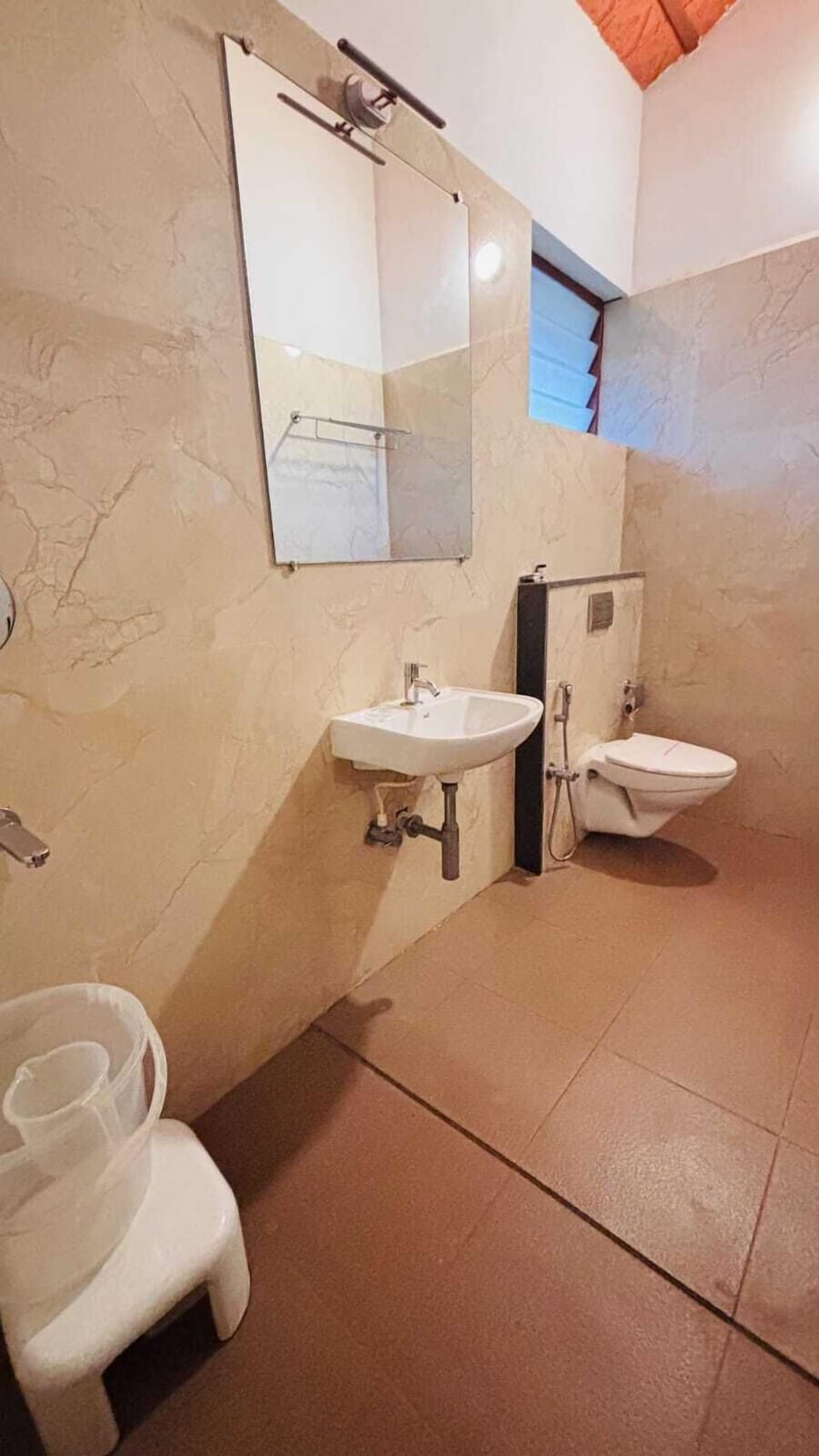 2 Bed Cottage | Bathroom | Shower, towels, soap, shampoo