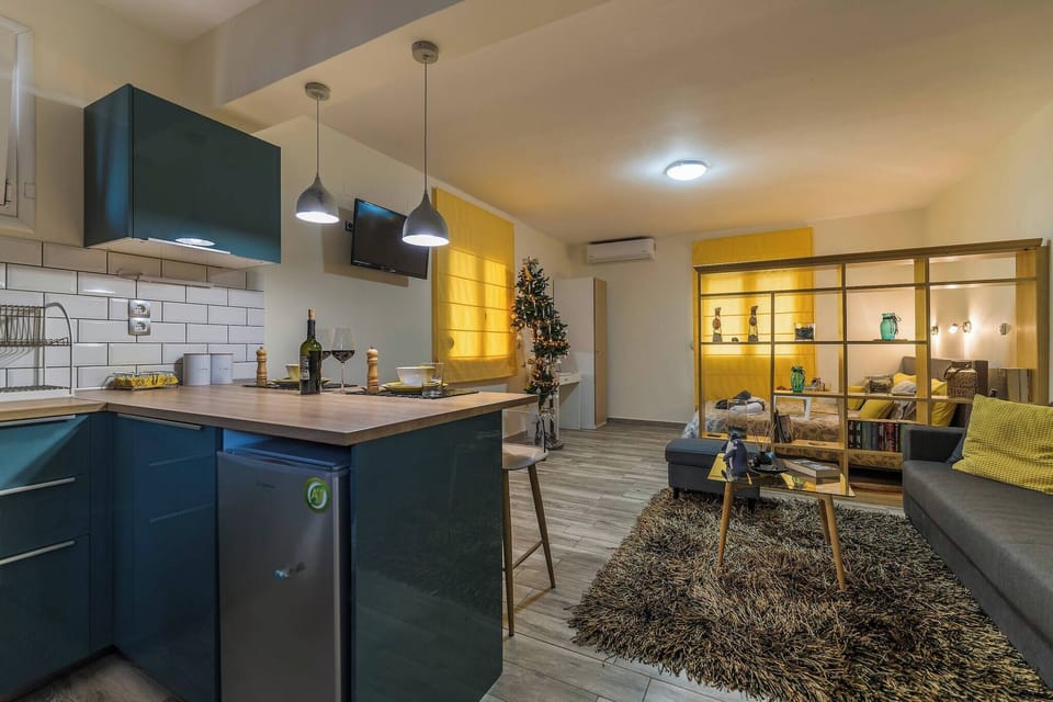 Apartment, 1 Bedroom, Smoking, Terrace | Living room