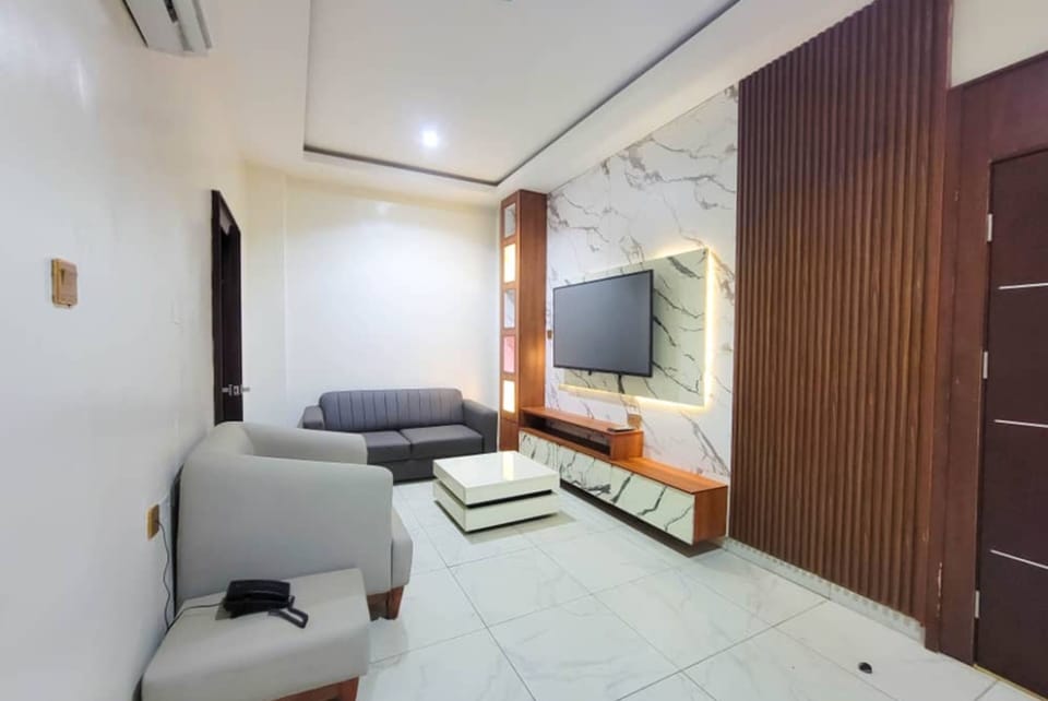 Business Suite | Living room