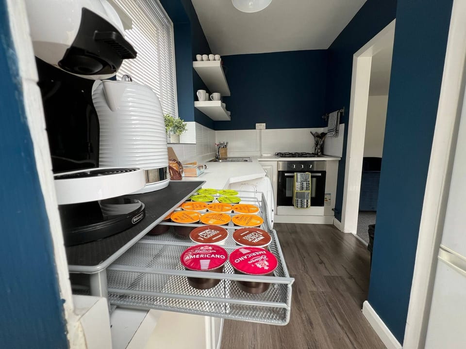 Bungalow, 2 Bedrooms, Patio, City View | Private kitchen