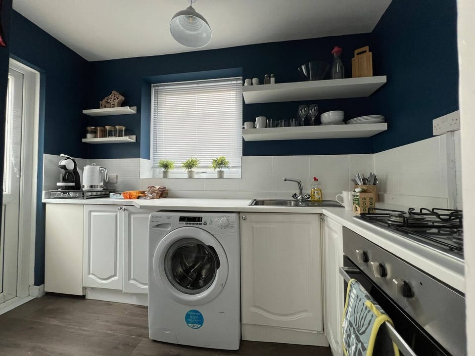 Bungalow, 2 Bedrooms, Patio, City View | Laundry