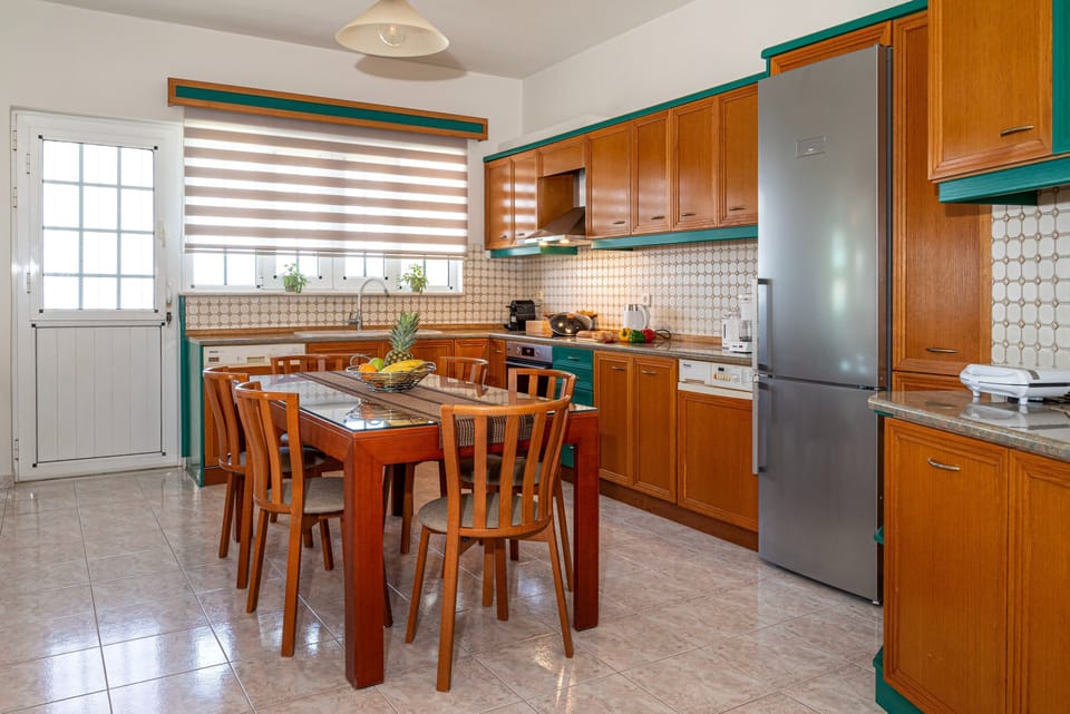 House | 3 bedrooms, desk, soundproofing