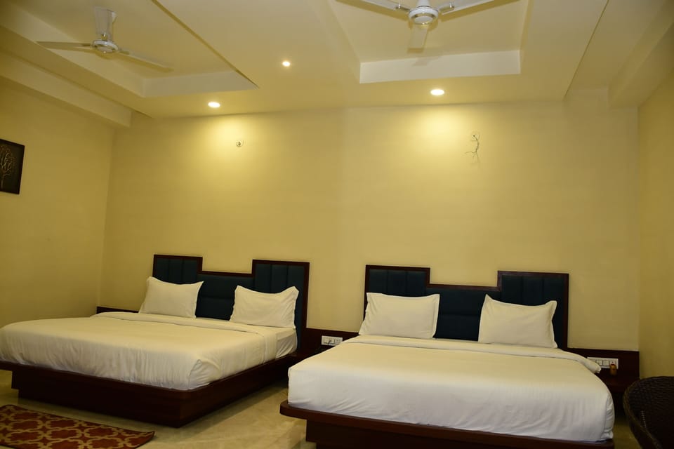 Quadruple Room | Desk, laptop workspace, WiFi (free)
