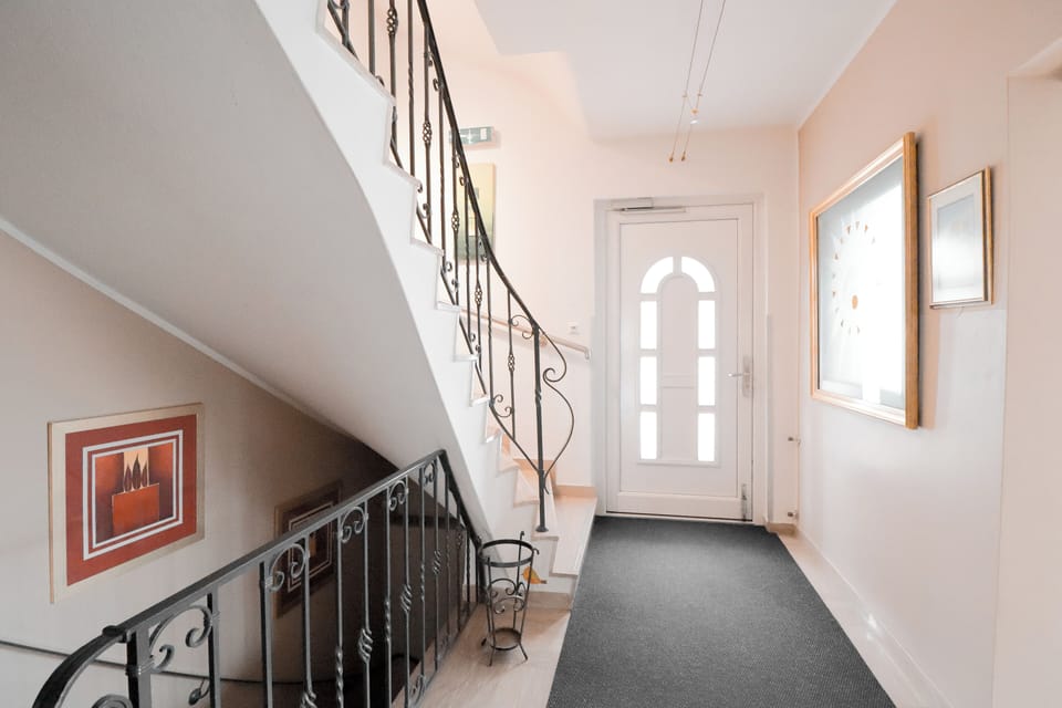 Desk, laptop workspace, soundproofing, free WiFi