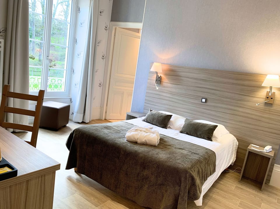 Classic Double Room | Desk, laptop workspace, free WiFi, bed sheets