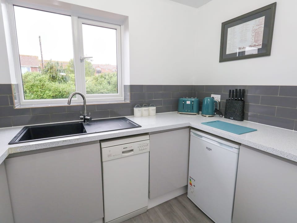 Dishwasher, cookware/dishes/utensils
