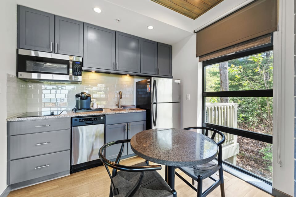Panoramic Cabin, Mountain View | Blackout drapes, soundproofing, free WiFi