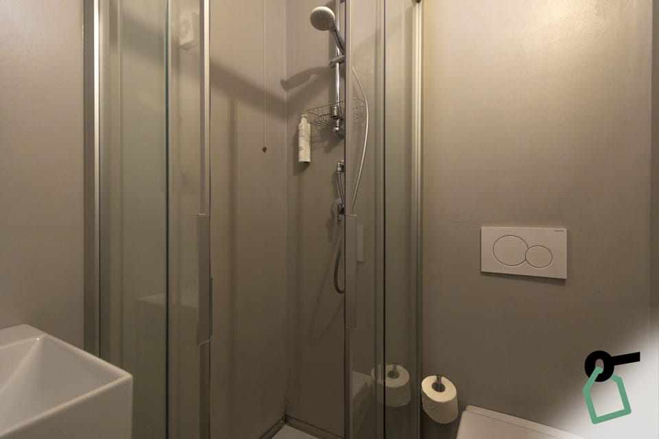 Double Room, Balcony | Bathroom | Shower, bidet