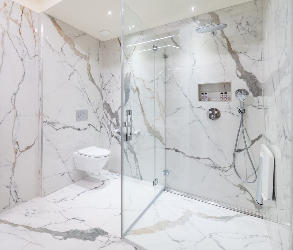 Standard Double or Twin Room, Ensuite | Bathroom | Designer toiletries, hair dryer, slippers, bidet