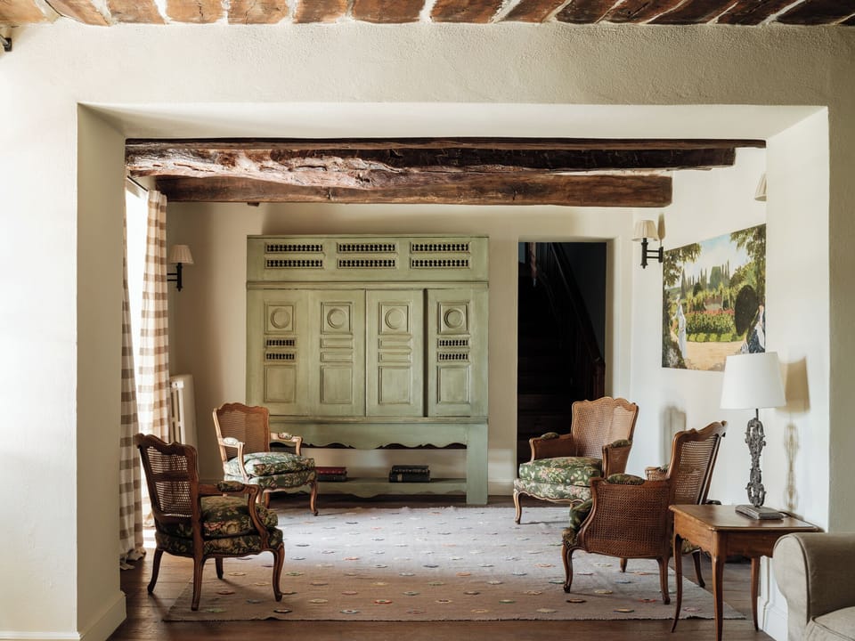Family Villa, 5 Bedrooms, Pool Access, Vineyard View | Living area | TV
