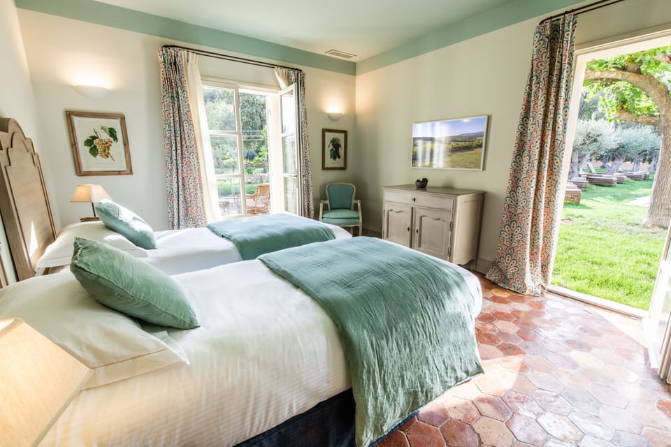 Villa (FITO) | Frette Italian sheets, premium bedding, Select Comfort beds, minibar