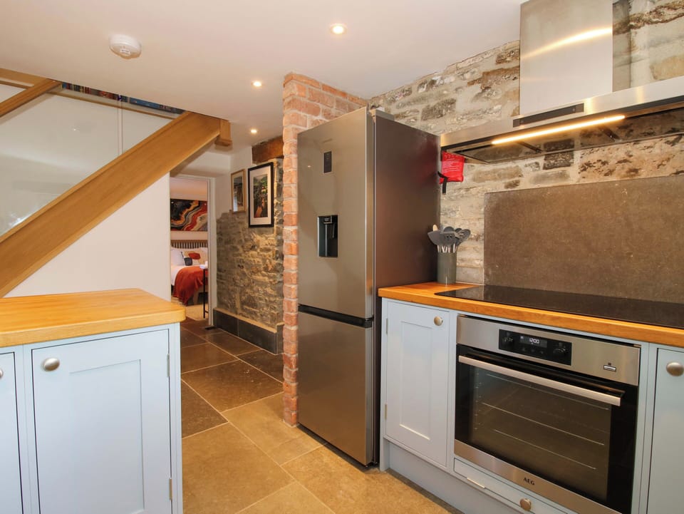 Fridge, dishwasher, toaster, cookware/dishes/utensils
